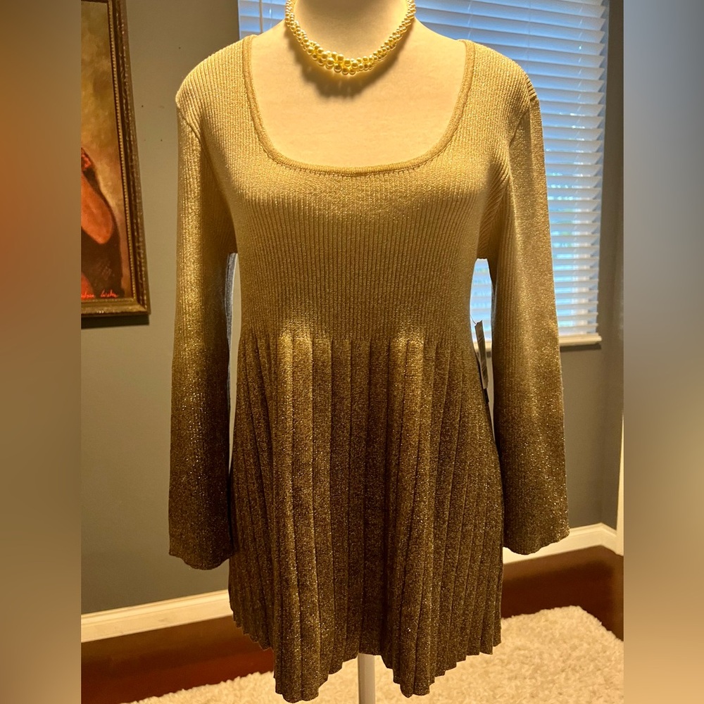 - Gold knit with pleated bottom. Ombre design with silver shimmery fabric.…